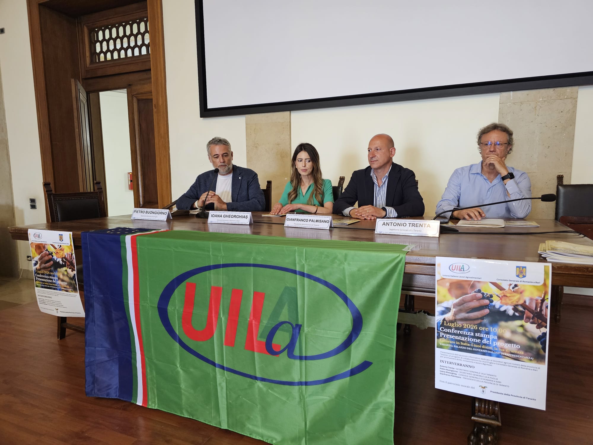 Una guida bilingue per i lavoratori romeni impiegati nei campi ionici